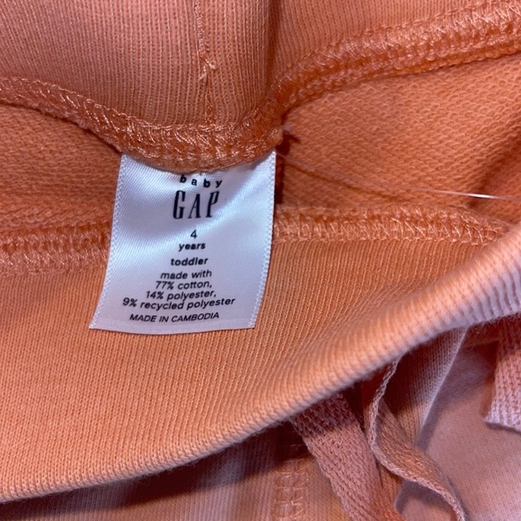 Toddler Boy GAP Logo Fleece Shorts Size 4T New - Picture 8 of 8